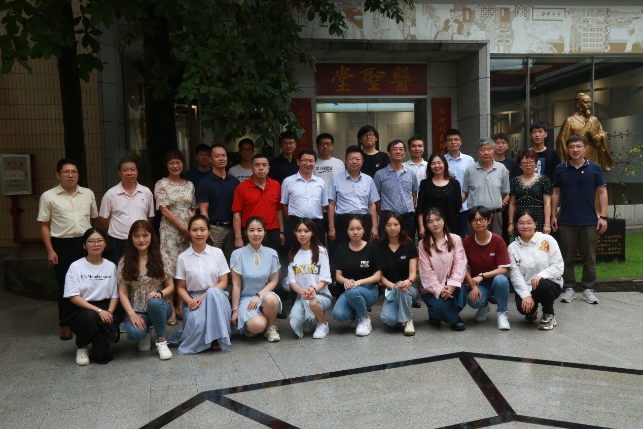 后浪来袭，优惠活动办理大厅有YOUNG ——2020年应届毕业生新员工豪华登。