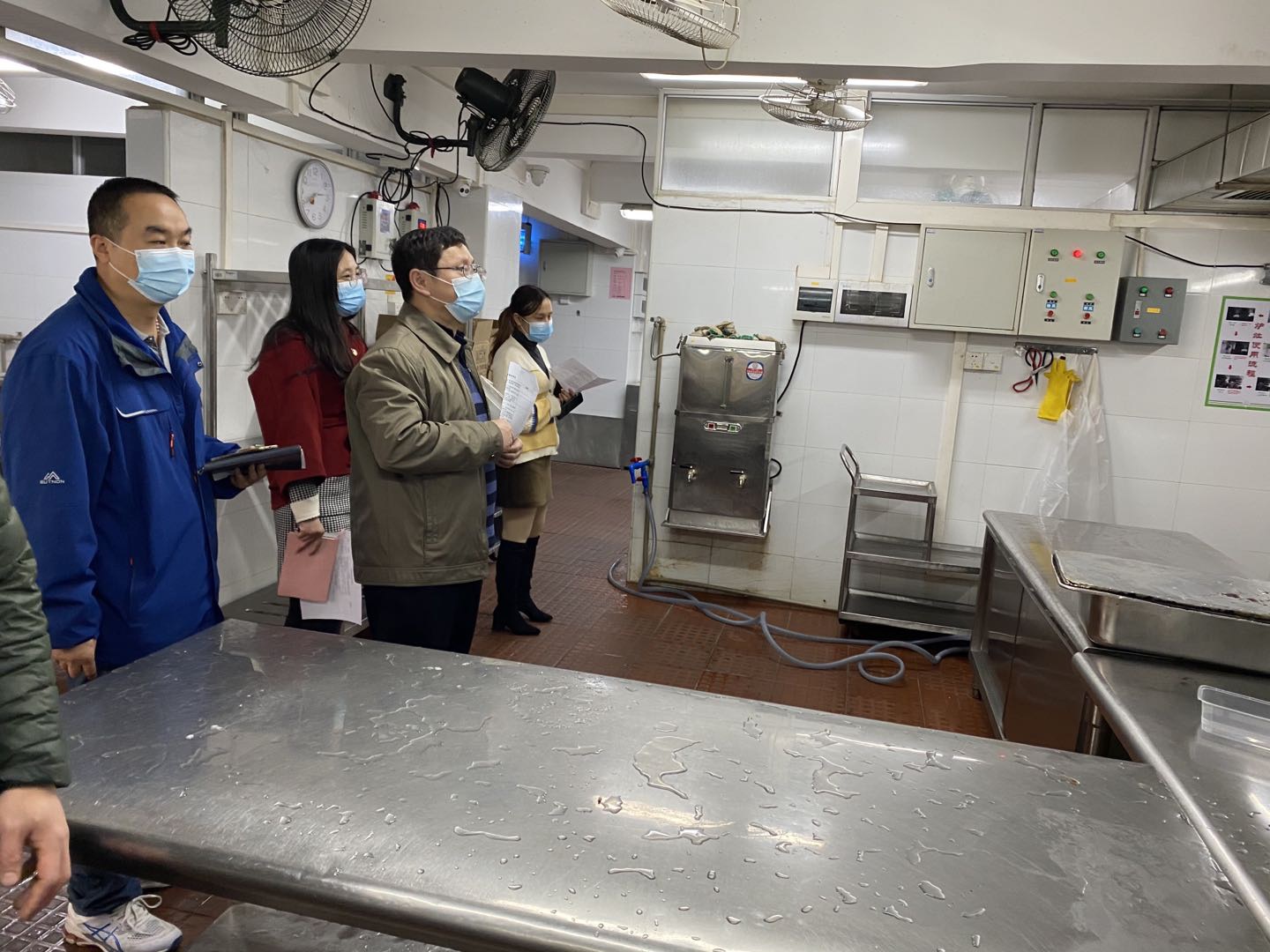 疫情防控做到位，监督查抄落实处 ----白云山优惠活动办理大厅公司发展疫情防控查抄工作