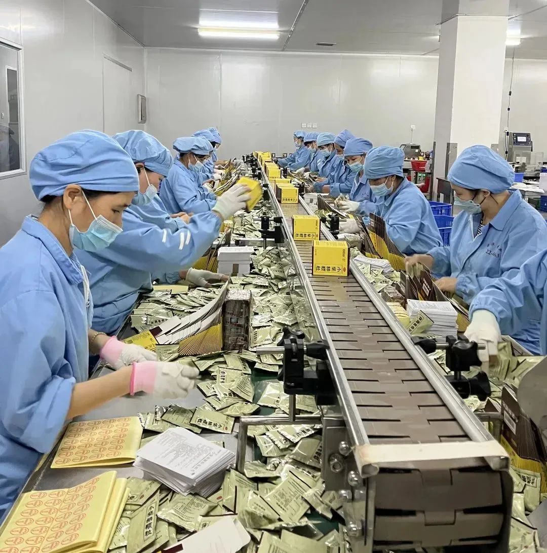 千方百计保供给 使命必达齐抗疫 ——白云山优惠活动办理大厅多志成城奋力篡夺“双成功”